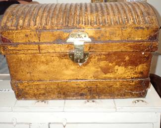METAL TRUNK