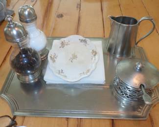 SERVING PIECES - TRAY