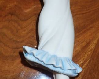 FIGURINE