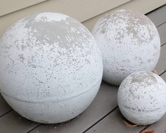 LARGE ROUND DECOR BALLS