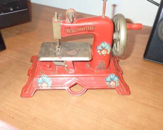 TOY SEWING MACHINES