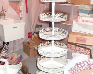 ROUND MULTI SHELVES DISPLAYER