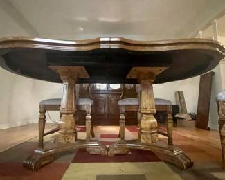 Detail pic: side view of Universal Dining Table
