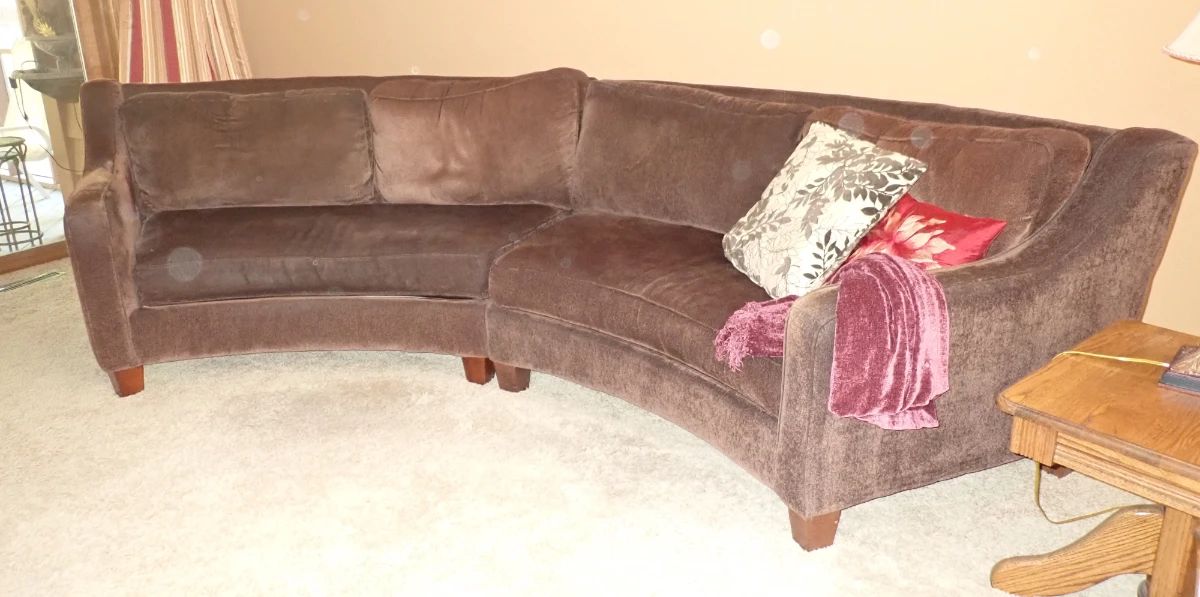 1/2 ROUND SOFA / BROWN