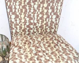ARMLESS SIDE CHAIR