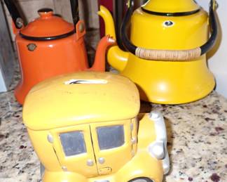 TEAPOTS / BANK