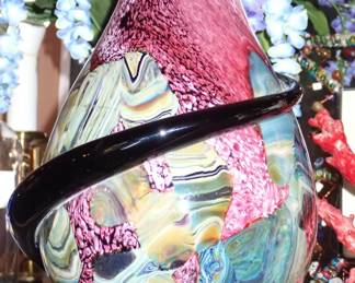 HAND BLOWN AND SIGNED ROBERT EISKHOLD VASE