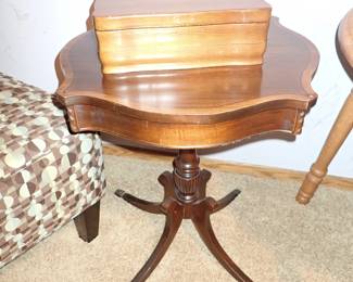 4 LEG TABLE - BOX