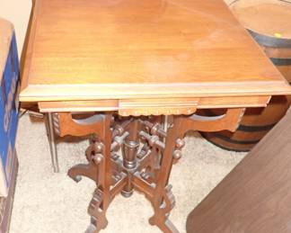 ORNATE SQUARE LAMP TABLE