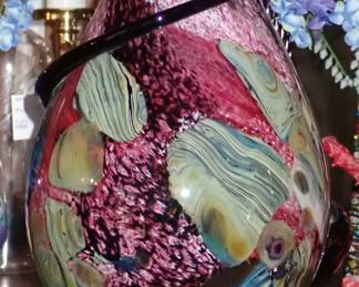 HAND BLOWN AND SIGNED ROBERT EISKHOLD VASE