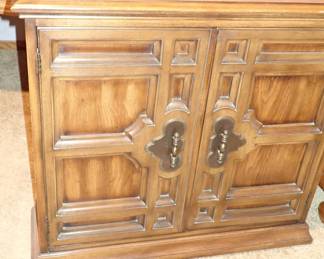 2 DOOR CABINET
