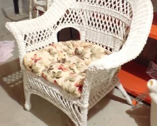 WHITE WICKER CHAIR