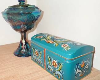 PAINTED BOX / CARNIVAL GLAS COMPOTE