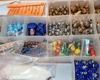 BEADS LOTS OF BEADS FOR MAKEING JEWELRY