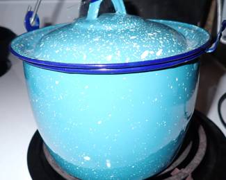 METAL POT