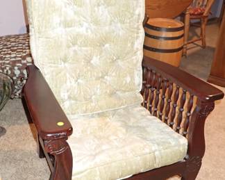 VINTAGE RECLINING CHAIR
