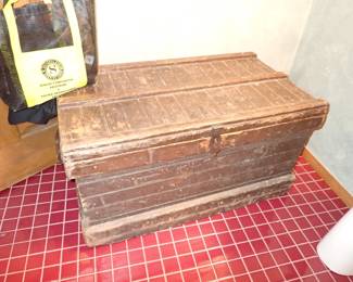 PRIMITIVE WOOD TRUNK