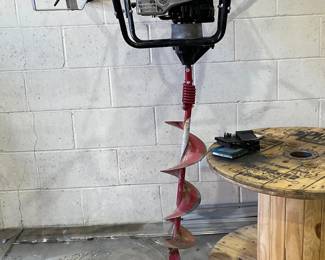 Earthquake 9800B Earth Auger