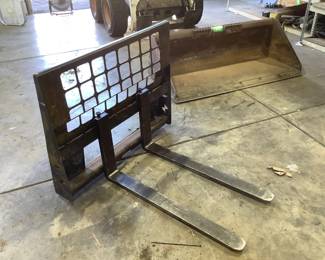Bobcat 48" Manual Pallet Forks