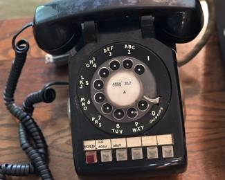 Western Electric 565 series rotary multi-line telephone.