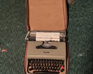 Italian Olivetti Lettera 22 portable manual typewriter