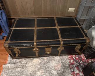 Vintage Imperial Truck & Bag Co. steamer trunk
