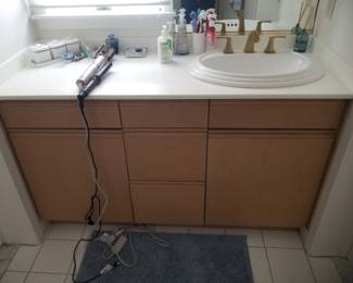 Bath vanity