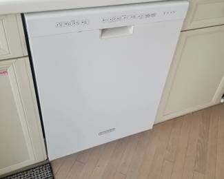 KitchenAid dishwasher has stainless steel interior