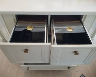 Island features 2 breadboxes