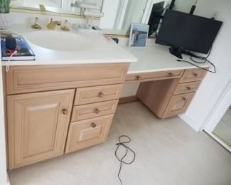 Bath vanity