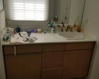 Bath vanity