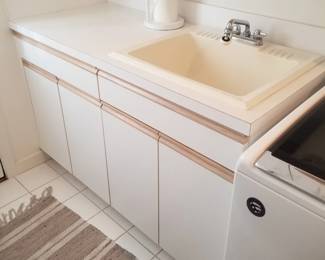 Laundry sink