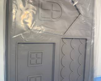 NIB Pampered Chef cookie house molds