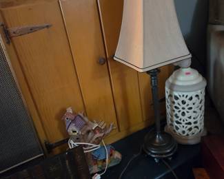 Table lamp