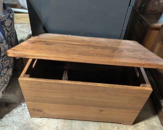 Mini blanket chest