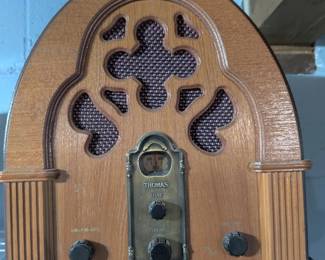 Vintage reproduction radio