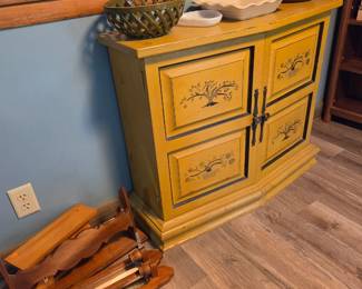 Mustard cabinet