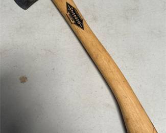Lot 557B: Single-Bit Hatchet on Stiletto Wood Handle