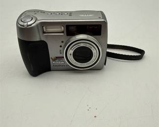 Lot 605: Kodak EasyShare Z730 5MP Digital Camera with Charger