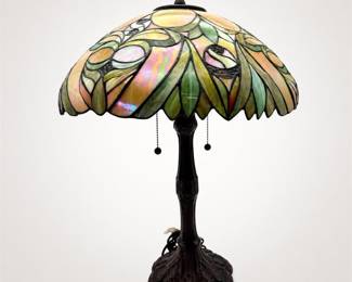 Lot 621: Tiffany-Style Iridescent Leaded Glass Table Lamp