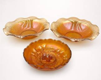 Lot 724: 3 Carnival Glass Bowls: Fenton Acorn & Jeannette Floragold