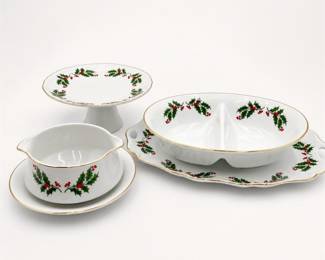 Lot 587: 4 All The Trimmings Holly Porcelain Serving Pieces