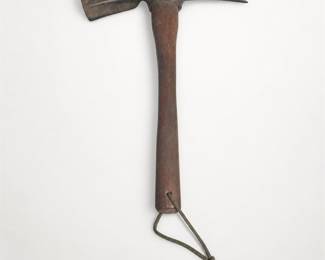 Lot 550: Plumb 1944 WWII US Pick Mattock Entrenching Tool