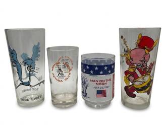 Lot 700: 4 Vintage Glasses: Road Runner, Daffy Duck, Apollo 11