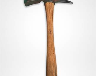 Lot 548: Diamond Calk 1944 WWII US Pick Mattock Entrenching Tool