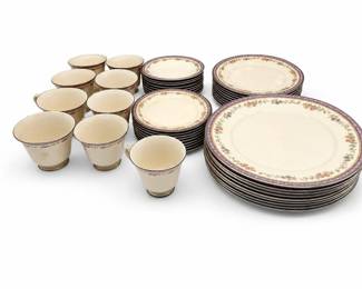 Lot 0924: Lenox "Amethyst" Dinnerware Set