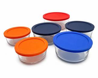 Lot 793: 6 Pyrex Round Glass Storage Containers with Lids