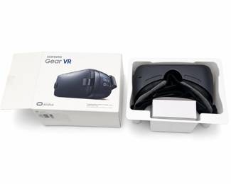 Lot 1022: Samsung Gear VR Powered by Oculus SM-R323