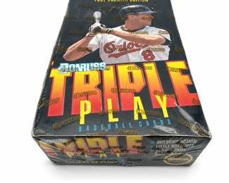 Lot 0685: Donruss 1992 Triple Play Baseball Premier Edition Sealed Box
