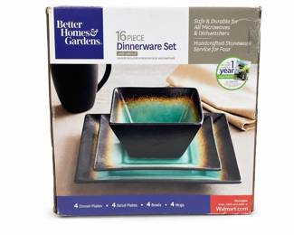 Lot 1026: Better Homes & Gardens Jade Crackle 16-Piece Dinnerware Set